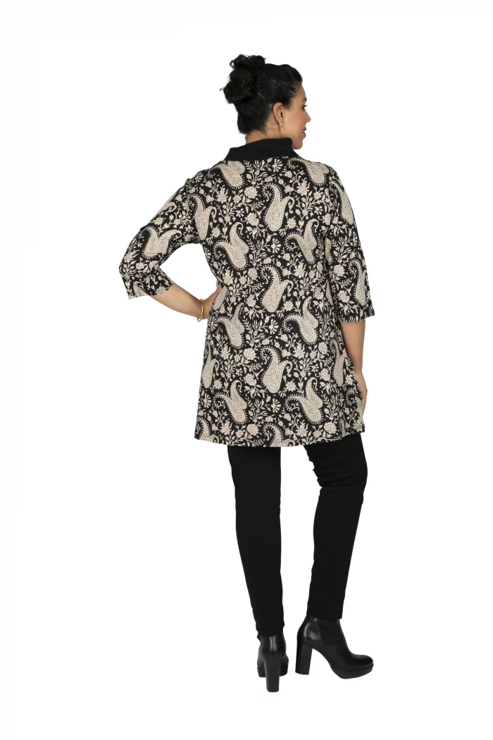 Tunique Noire à motifs crème à col en V - TUP6037J – Image 2