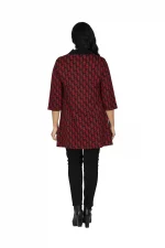 Tunique Noire à motifs rouges à col en V - TUP6037H – Image 2