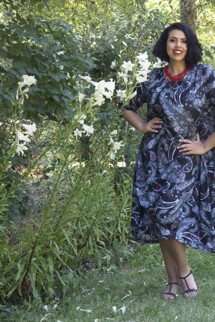 Robe mi-longue noire bouffante motifs blanc et rouge - MAXIP0004D – Image 3