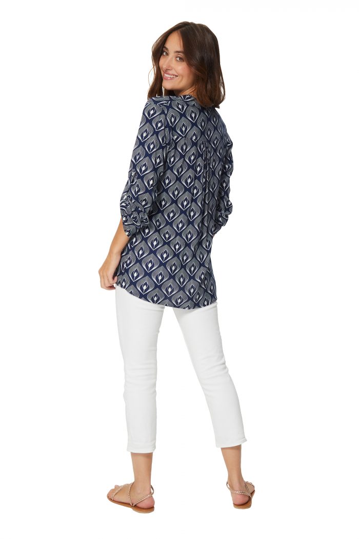 Blouse bleue à motifs ethniques blancs - CHV0100A – Image 2