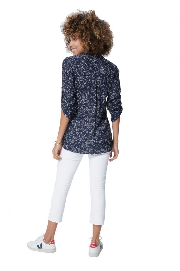 Blouse bleue à fleurs blanches - CHV0100I – Image 2