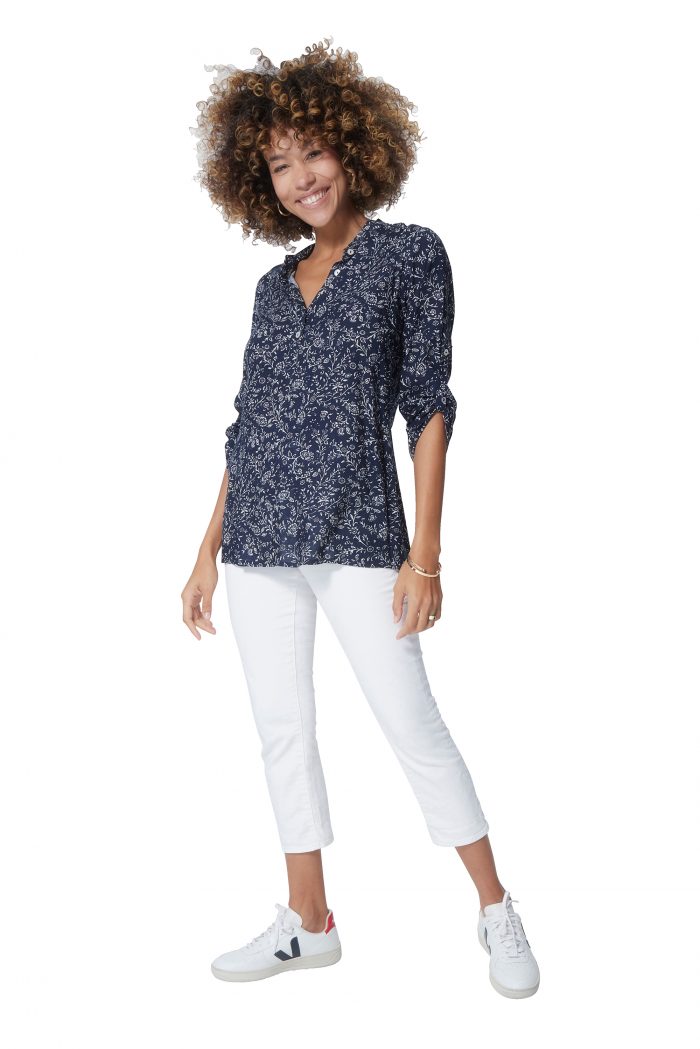 Blouse bleue à fleurs blanches - CHV0100I – Image 1