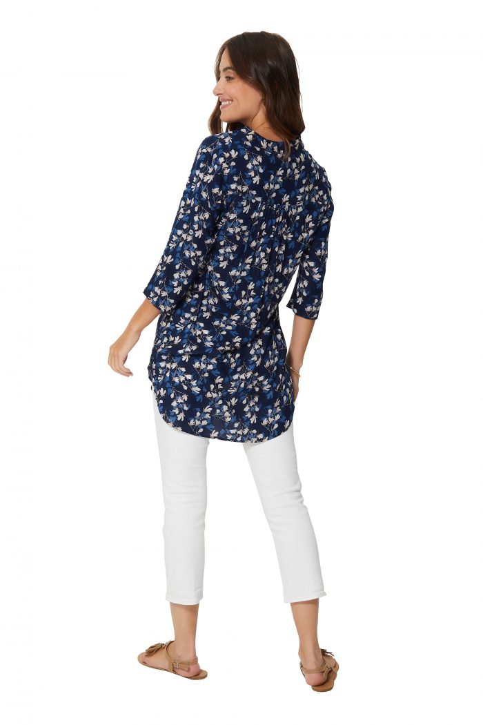 Blouse longue bleue marine à fleurs blanches et bleues - CHV0101B – Image 2