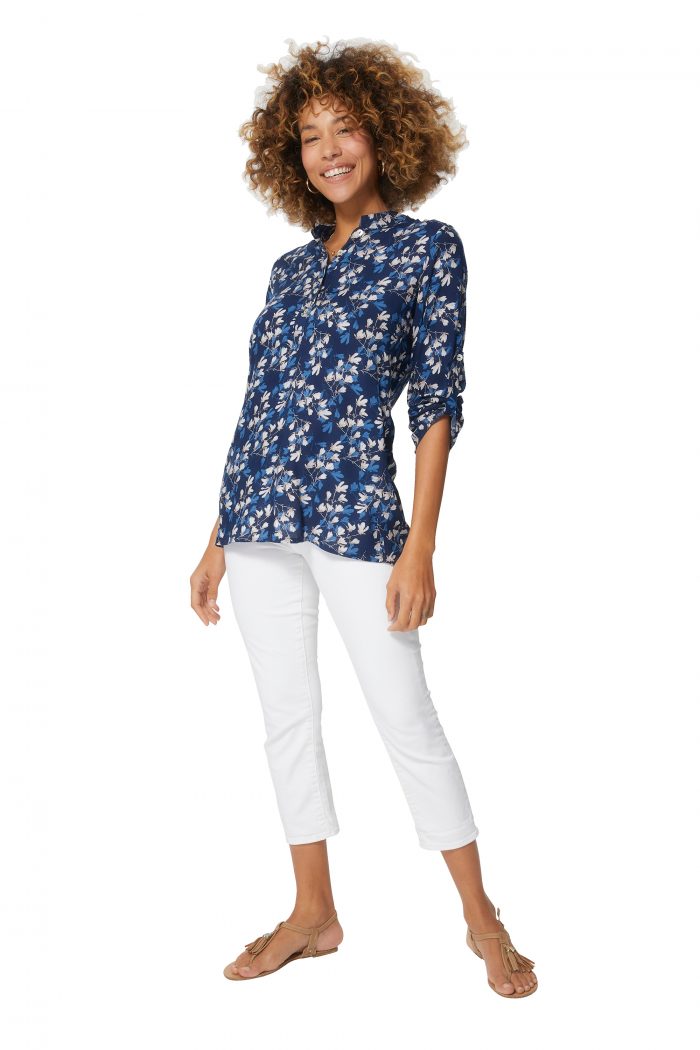 Blouse bleue à fleurs blanches et bleues - CHV0100B – Image 1