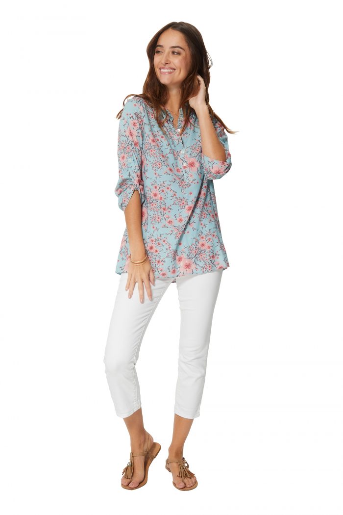 Blouse bleue à fleurs de cerisiers - CHV0100C – Image 1