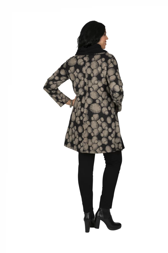 Tunique à col roulé Noire à motifs ethniques beiges - TUP6031E – Image 2